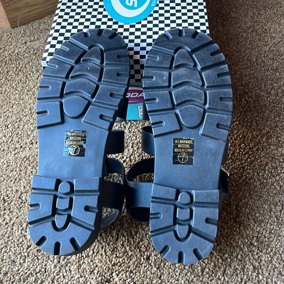 Like New: Soda Sandals - Black Size 7 Style: Vicky - Picture 2 of 6